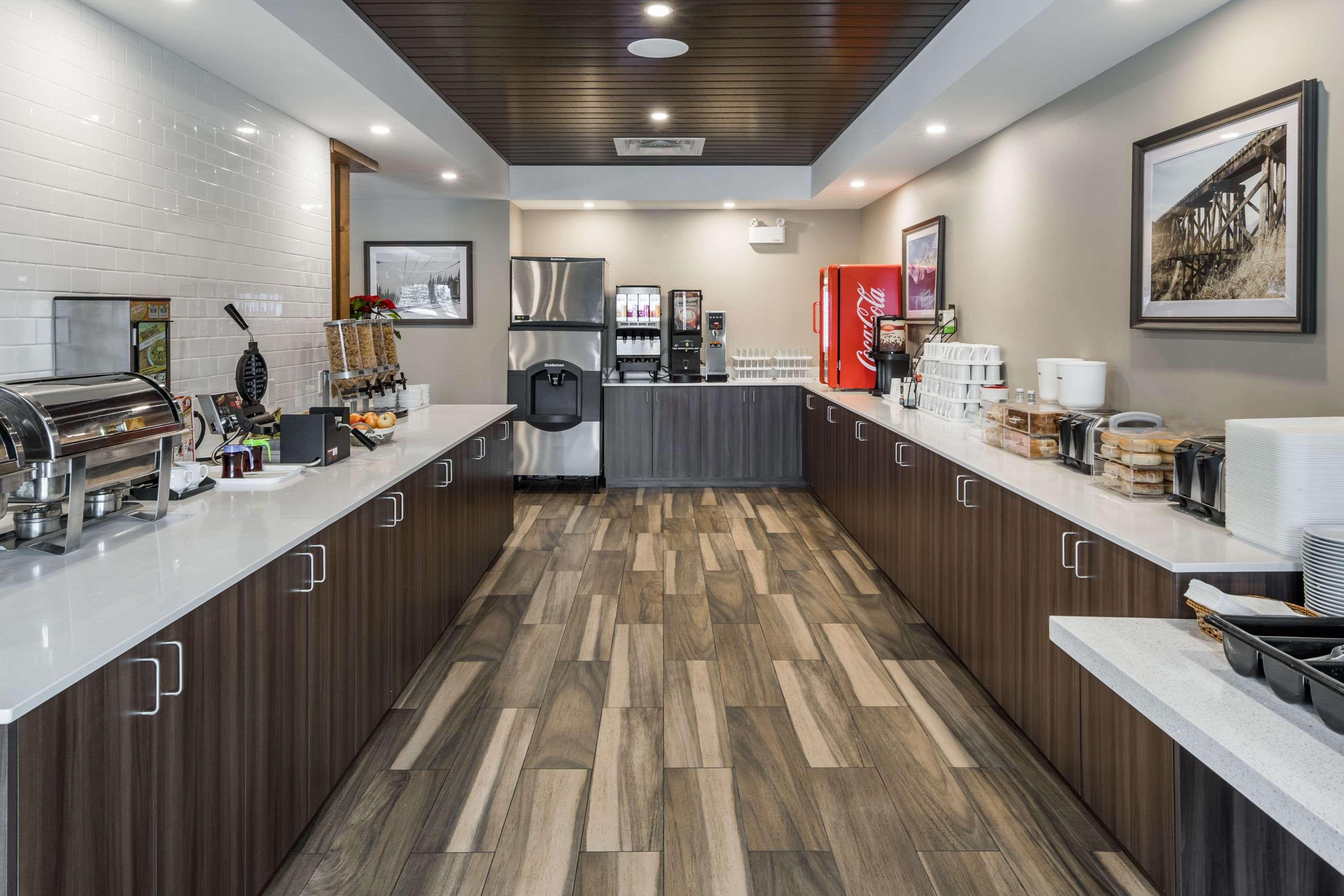 Ramada by Wyndham Revelstoke Hotel Eksteriør billede