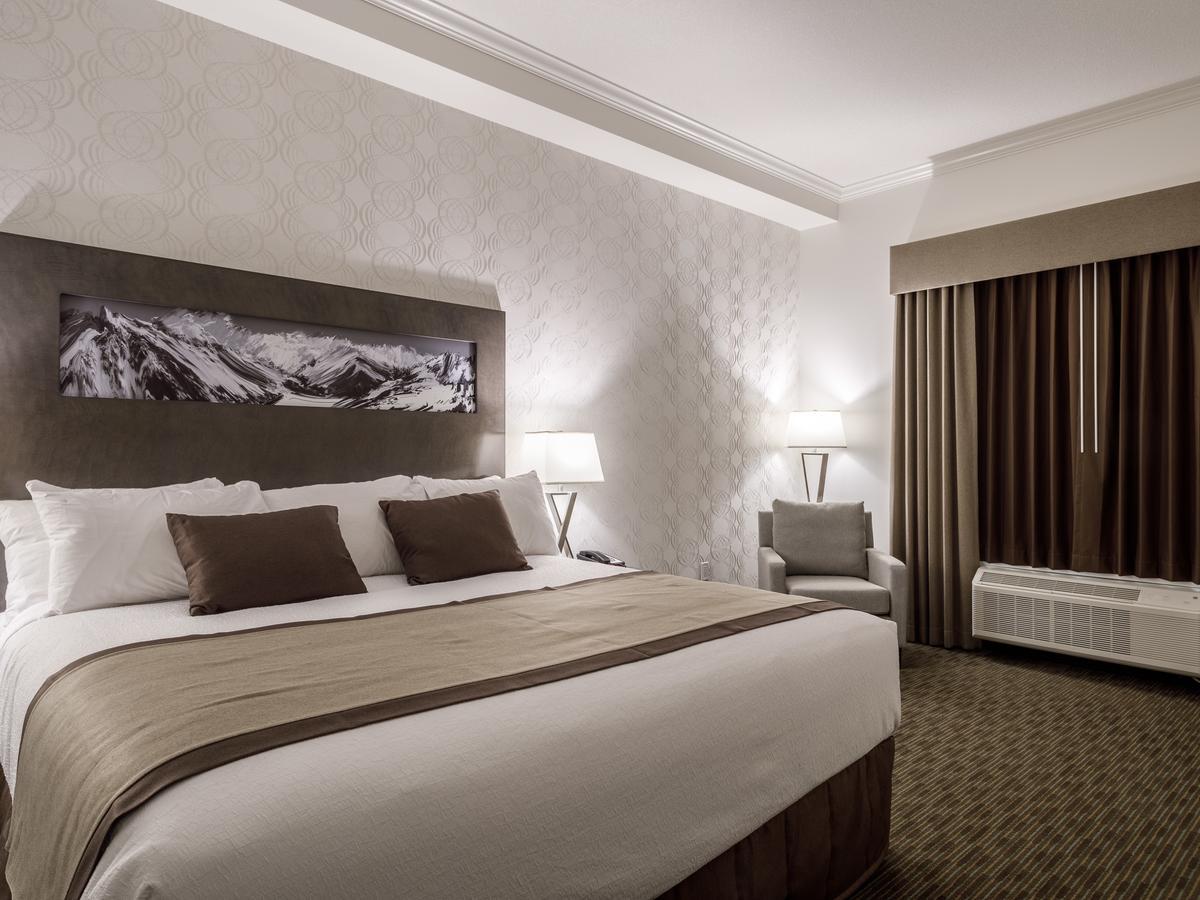 Ramada by Wyndham Revelstoke Hotel Eksteriør billede