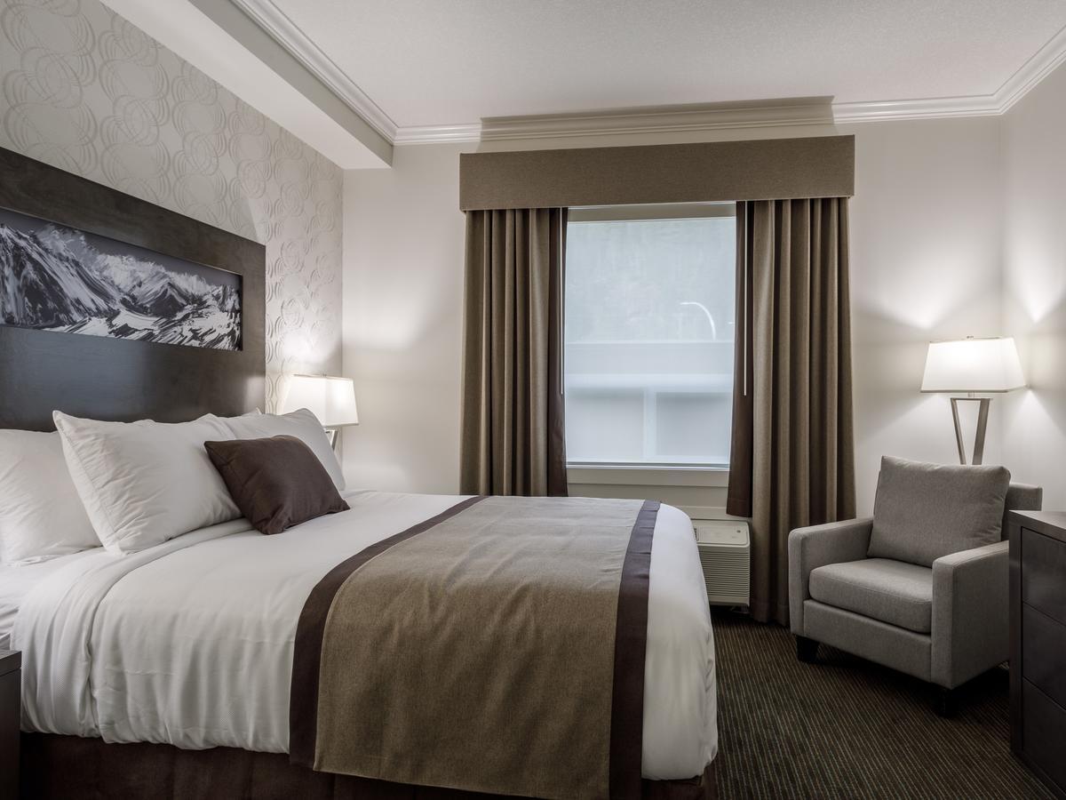 Ramada by Wyndham Revelstoke Hotel Eksteriør billede