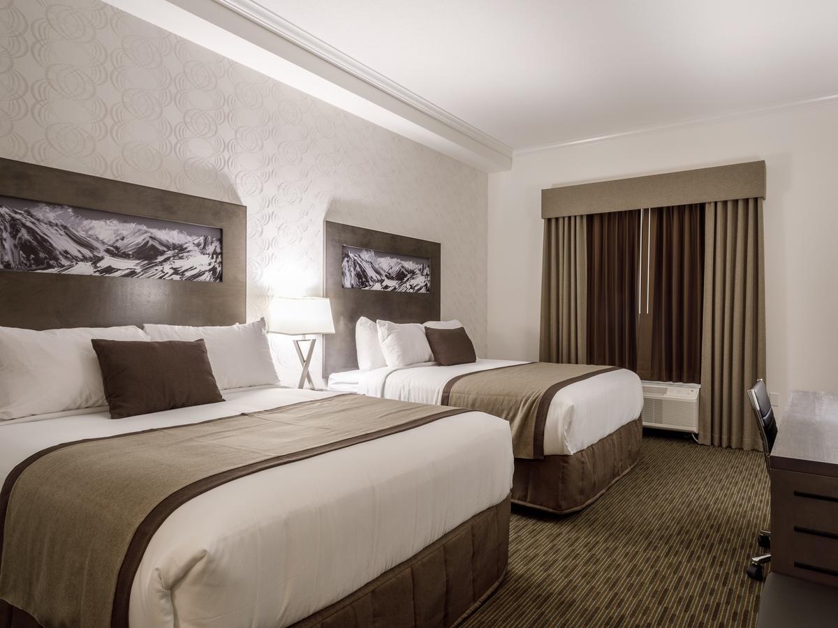 Ramada by Wyndham Revelstoke Hotel Eksteriør billede