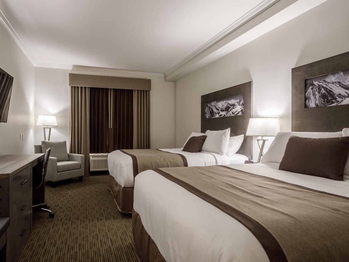 Ramada by Wyndham Revelstoke Hotel Eksteriør billede
