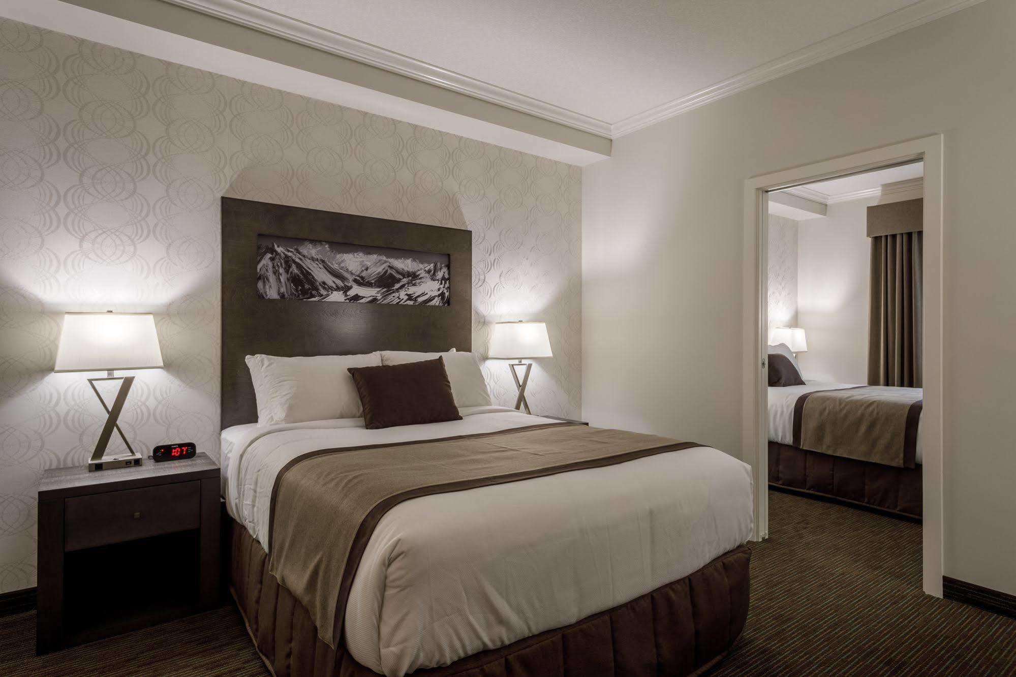 Ramada by Wyndham Revelstoke Hotel Eksteriør billede
