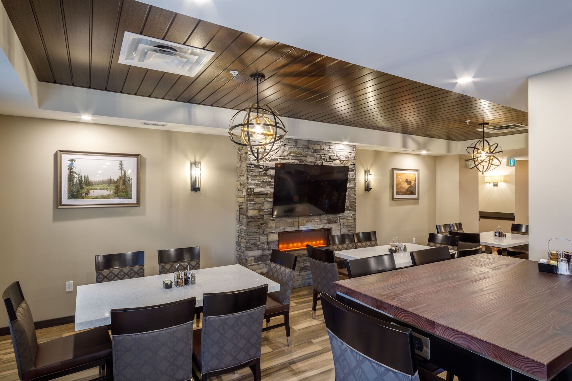 Ramada by Wyndham Revelstoke Hotel Eksteriør billede